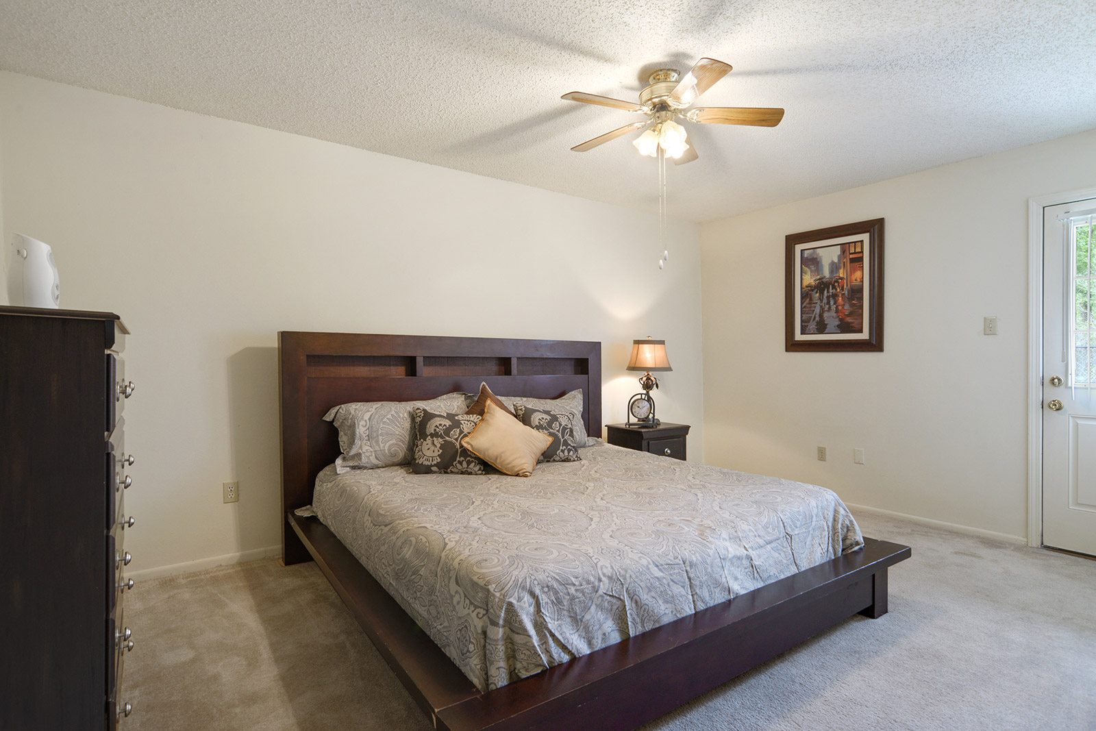 Ole London Towne Apartments Image 10