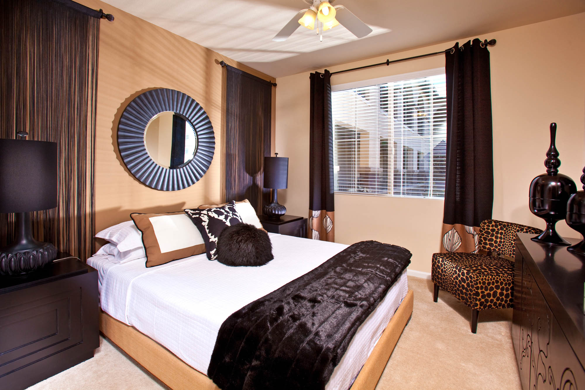 Mountain Gate Image 15