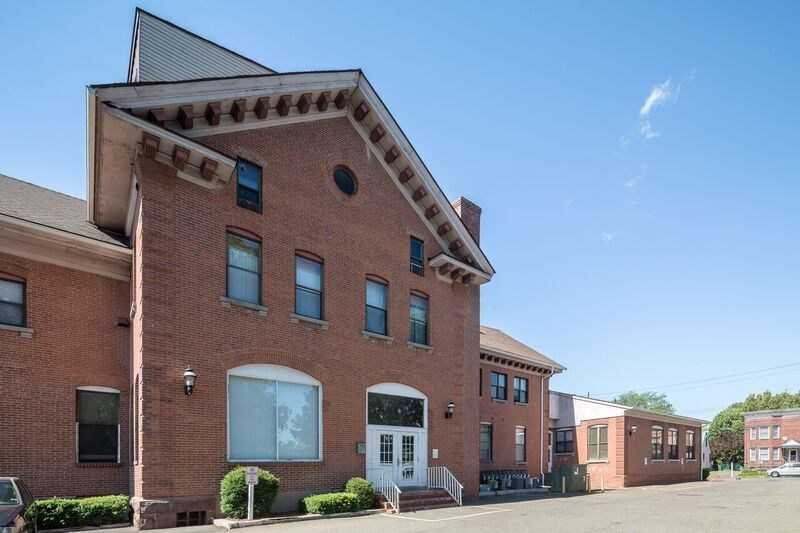 Foundry Colonial Image 4