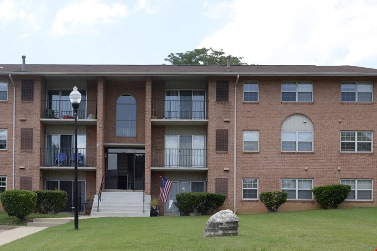Seminary Roundtop Apartments front exterior