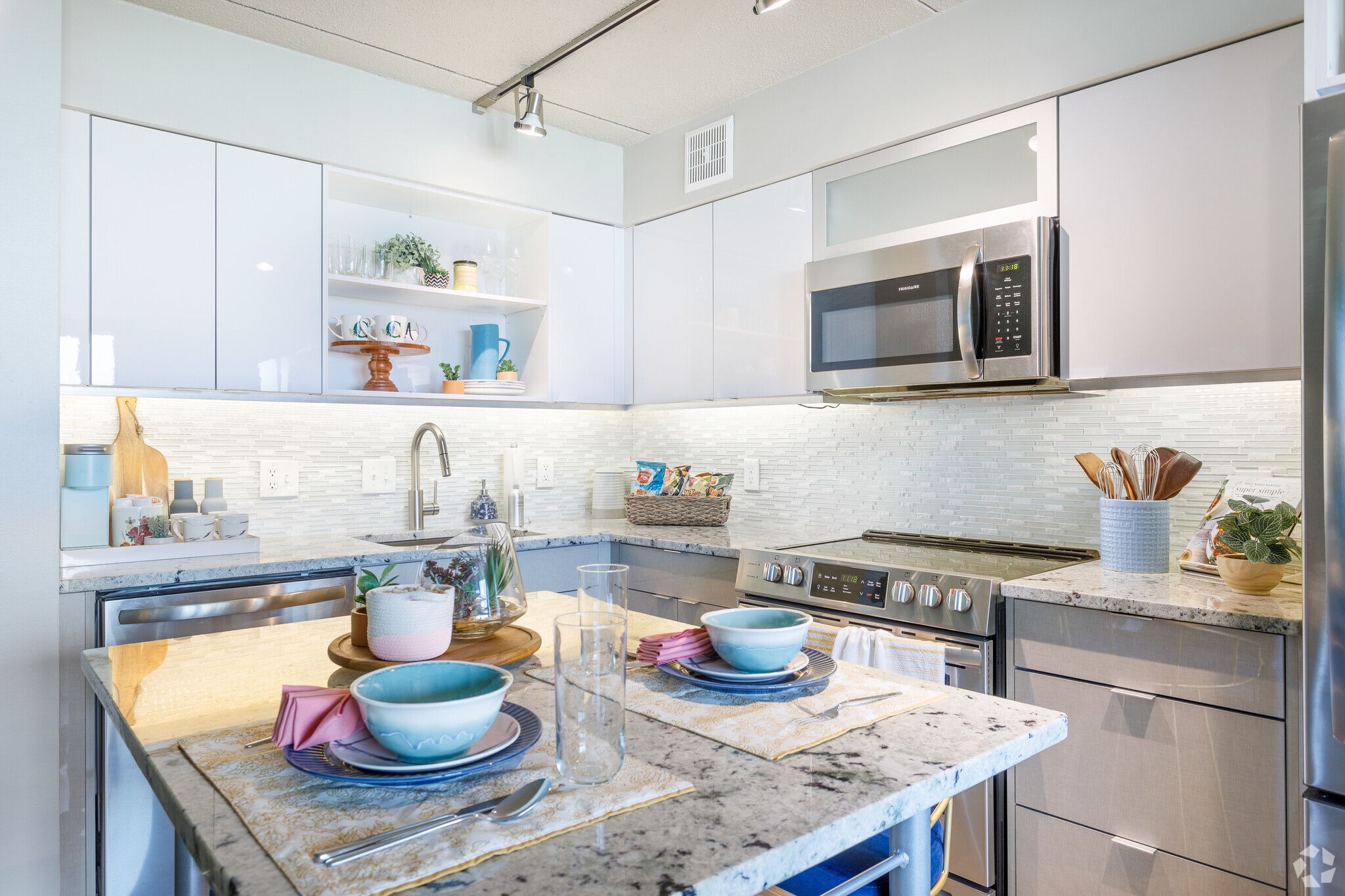 1 BR, 1 BA - A4, 550 SF