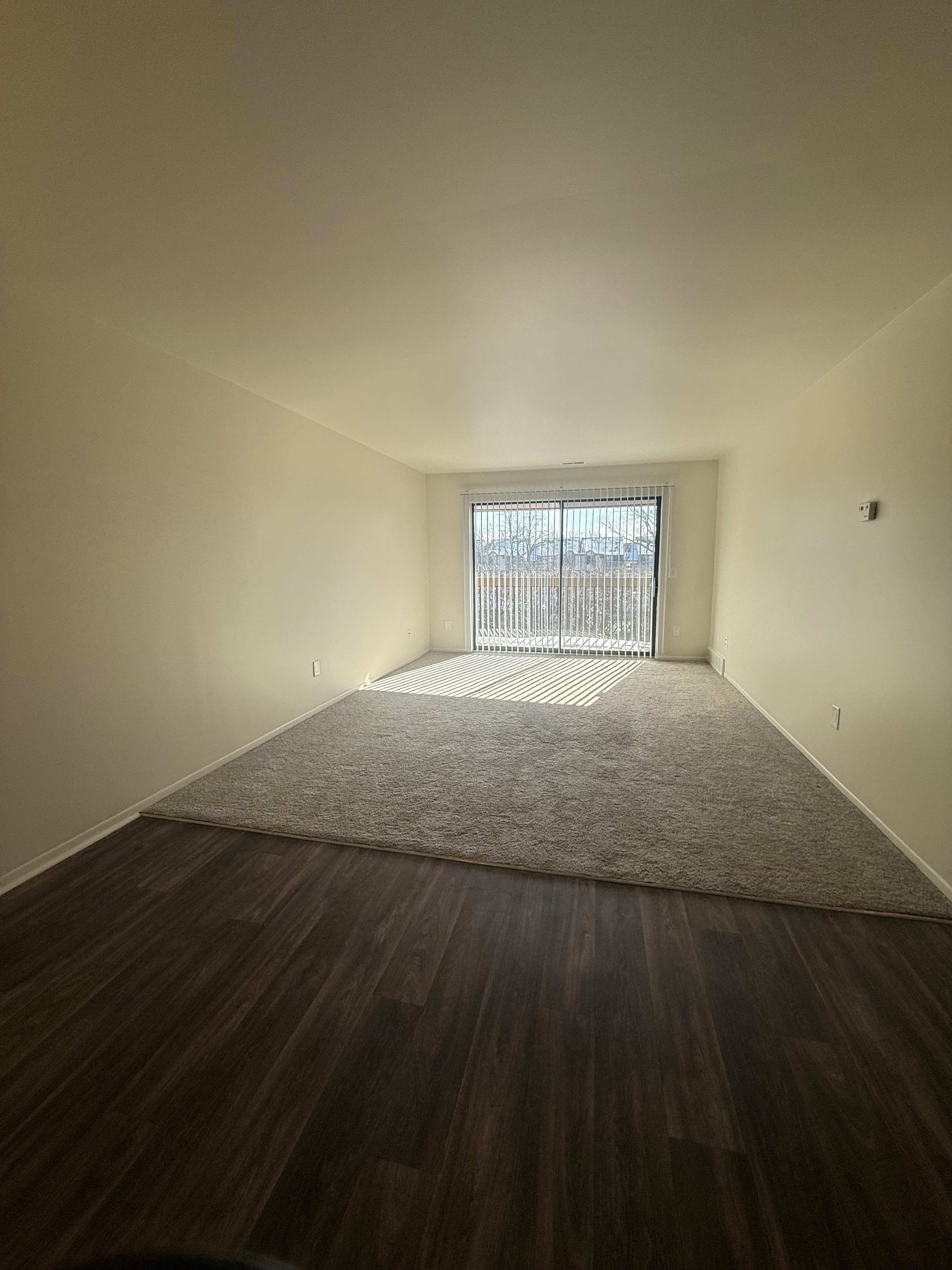 Lakeside Village Apartments Image 11