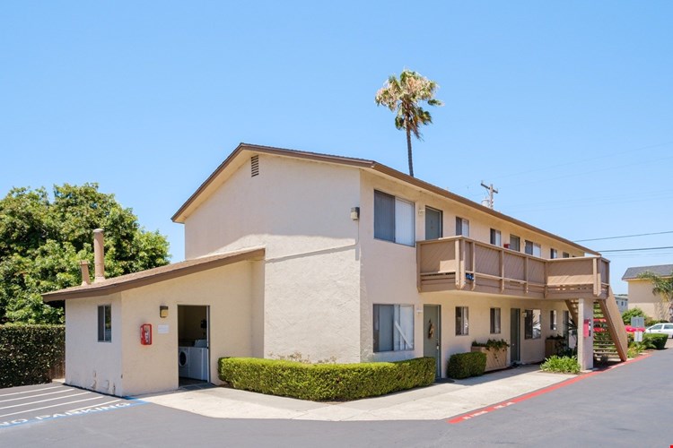 Hemlock Apartments Image 1