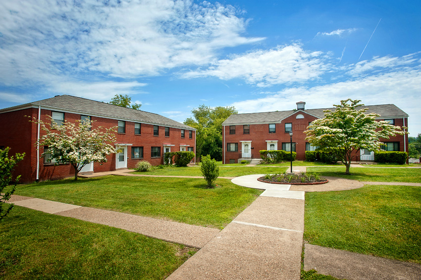 Hoodridge Court Apartments and Townhomes Image 1