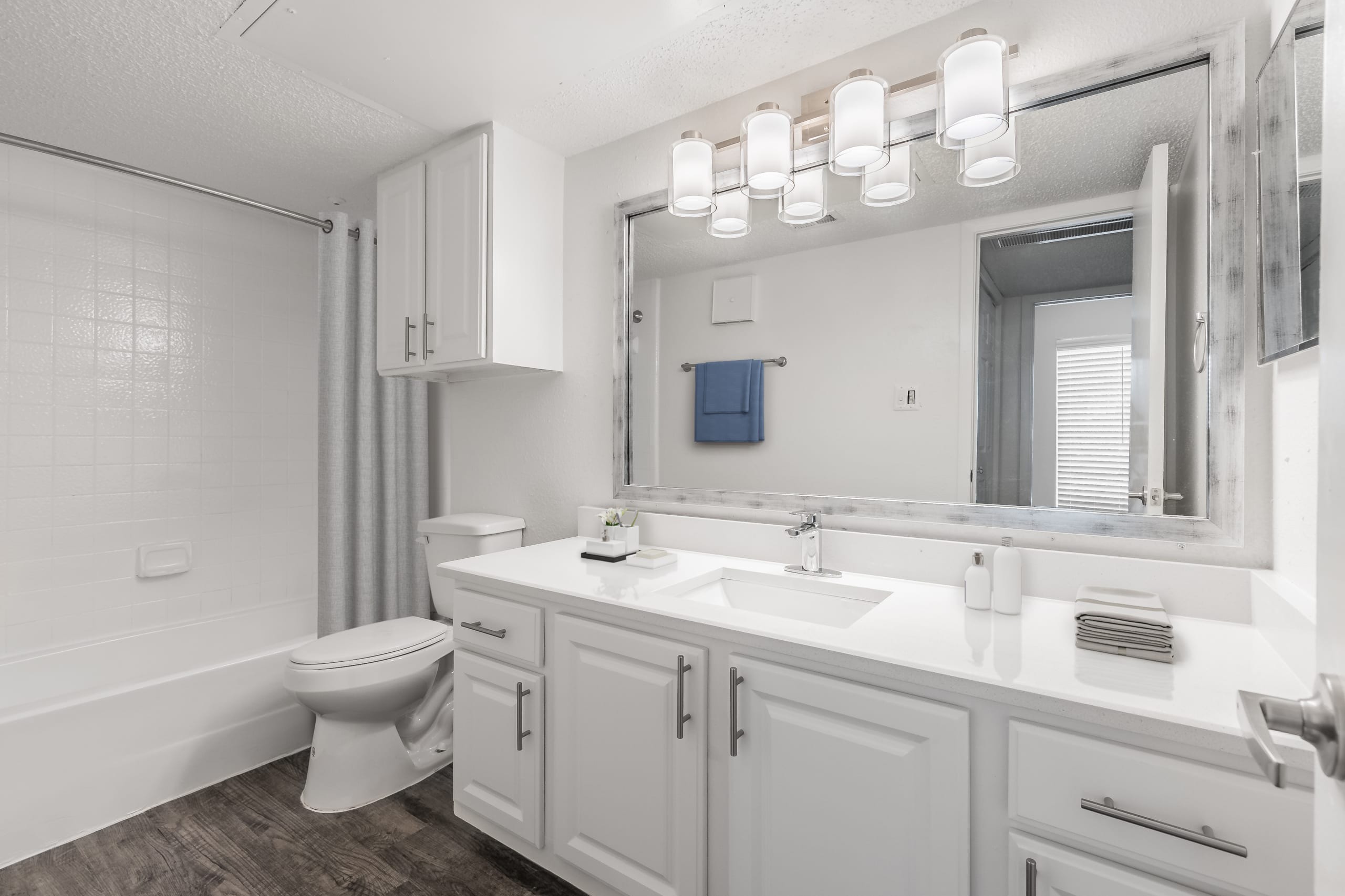 Oaks at Duck Creek Image 9