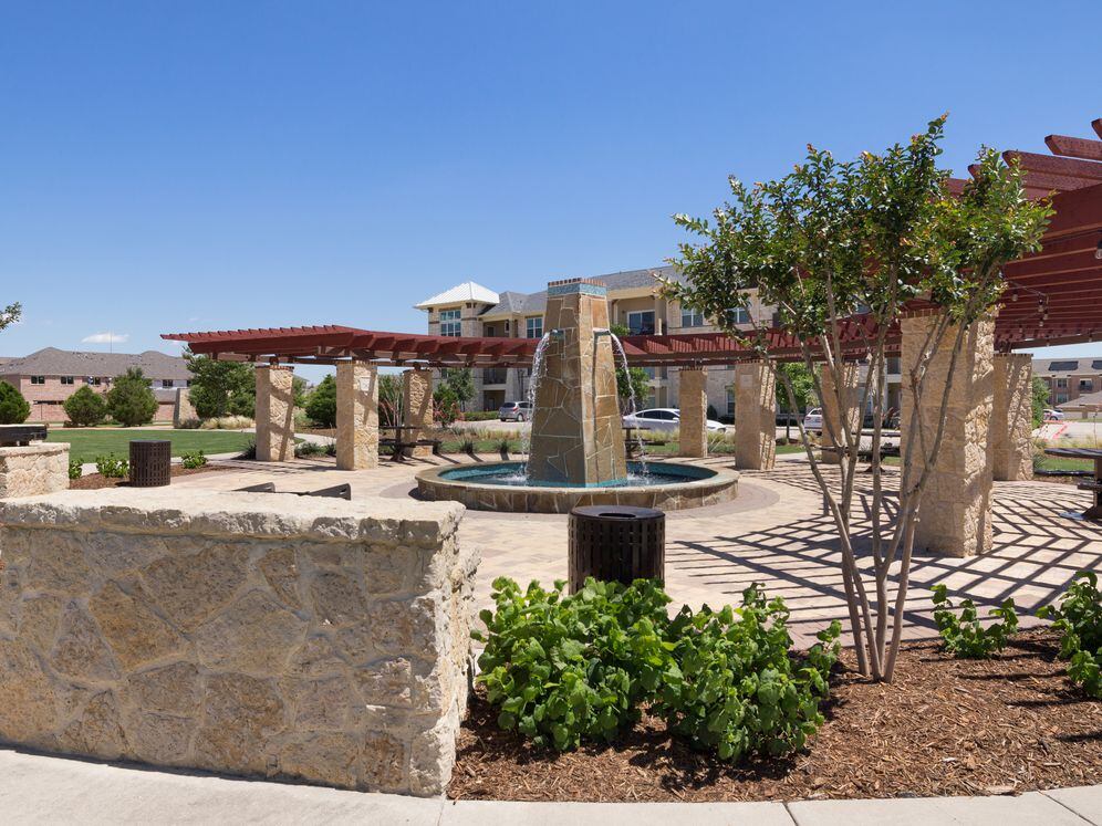 Courtyard with picnic areas