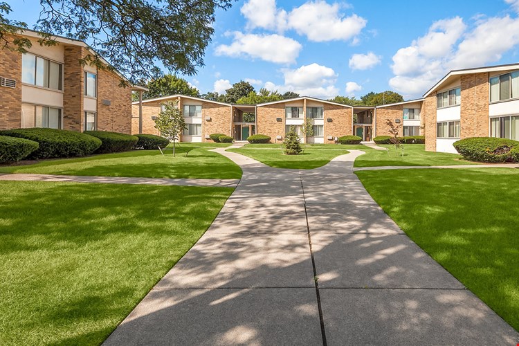 Oakwood Villa Apartments Image 6