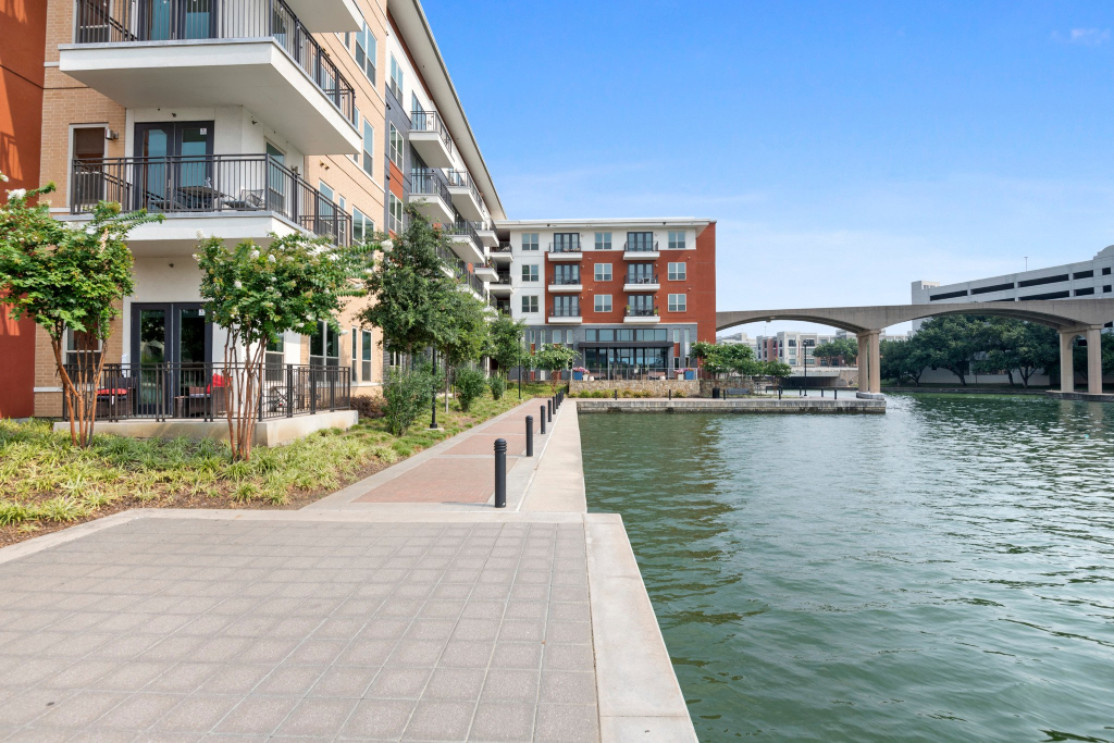 Gables Water Street Image 2
