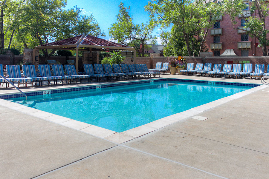 Country Club Towers and Gardens Apartments Image 1