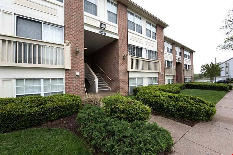 Montgomery Club Townhouses Image 4