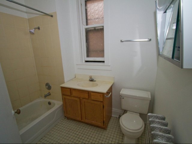 5507-5509 S Hyde Park Boulevard Image 3