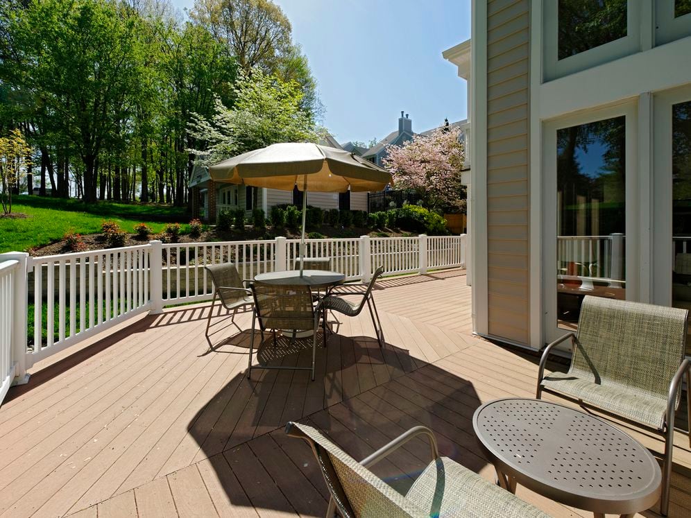 Resident lounge patio with dining area with seating
