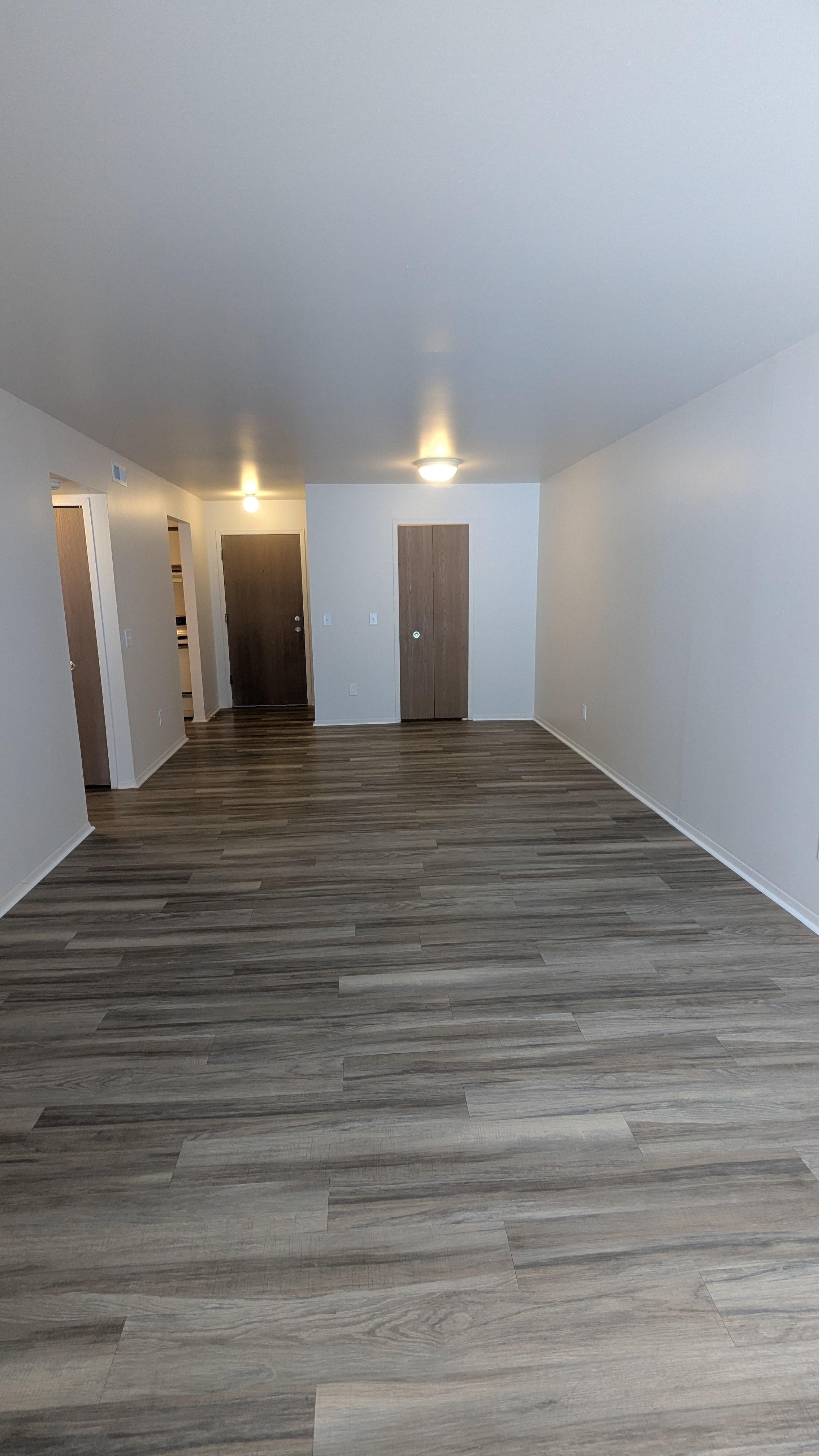 Lakeside Village Apartments Image 88