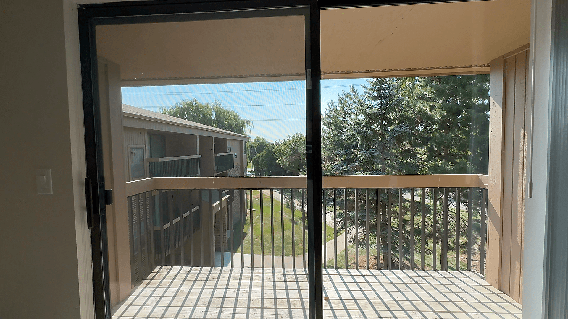 Lakeside Village Apartments Image 214