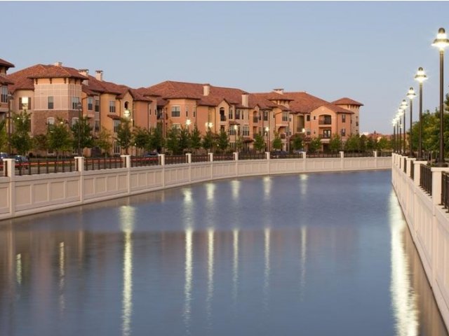 Extraordinary Canal and Lake Views