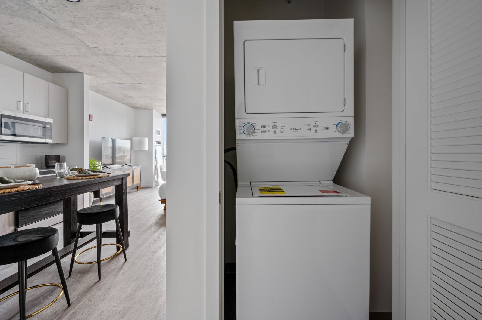 808 Cleveland Image 8