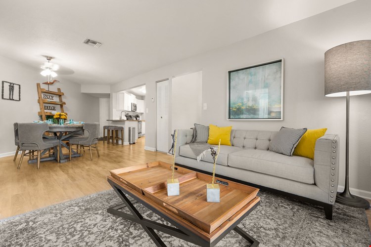 Emerald Palms Apartment Image 14