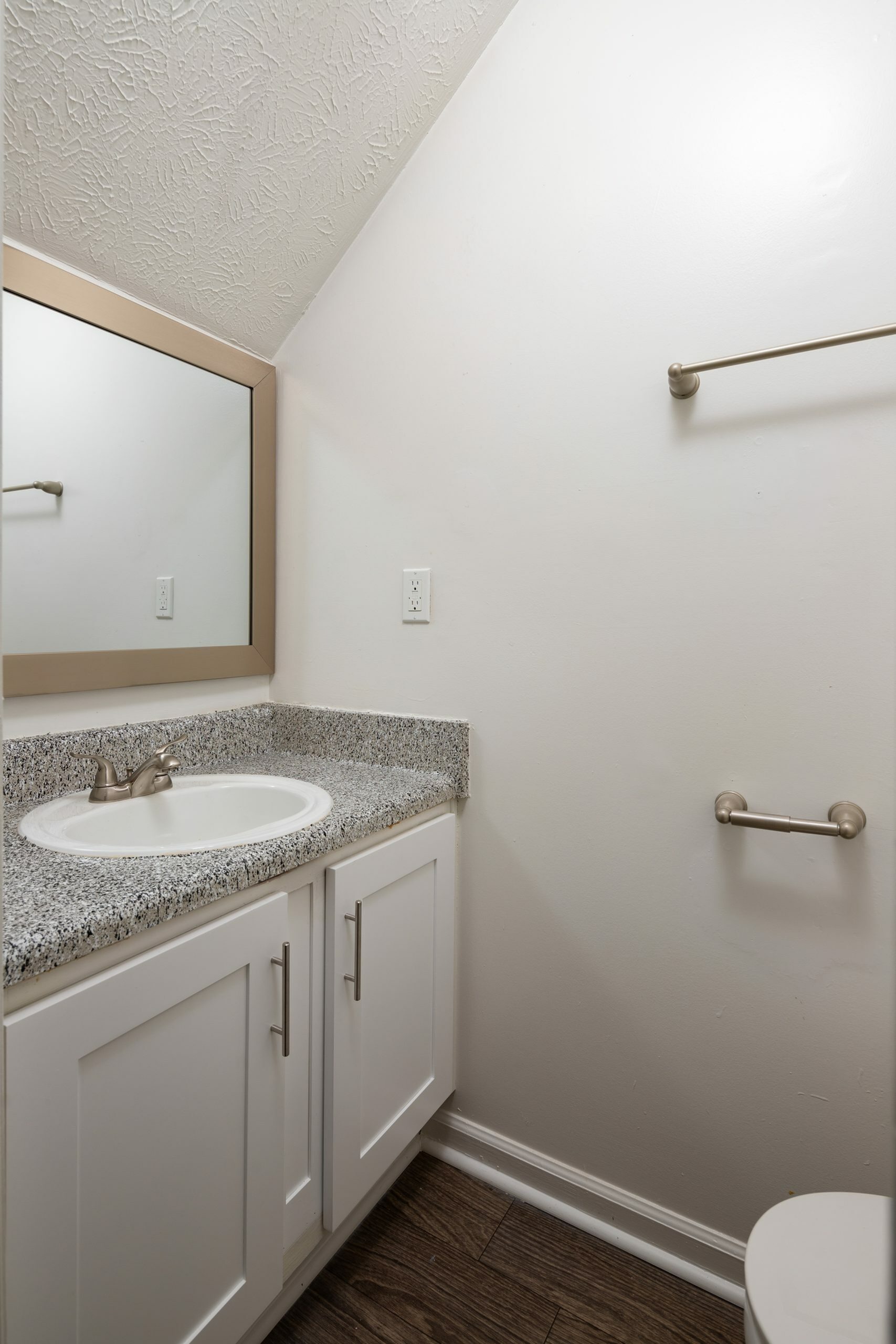 Dylan Square Image 8