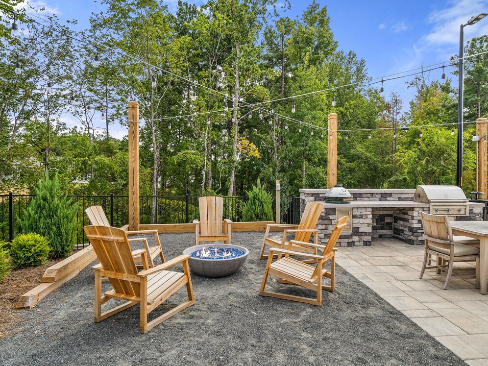 Outdoor lounge with fire pit