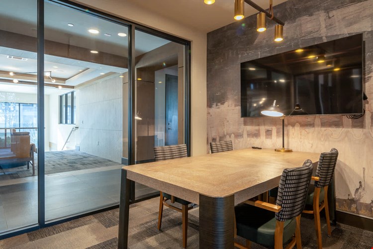 Olivian at the Realm Image 61