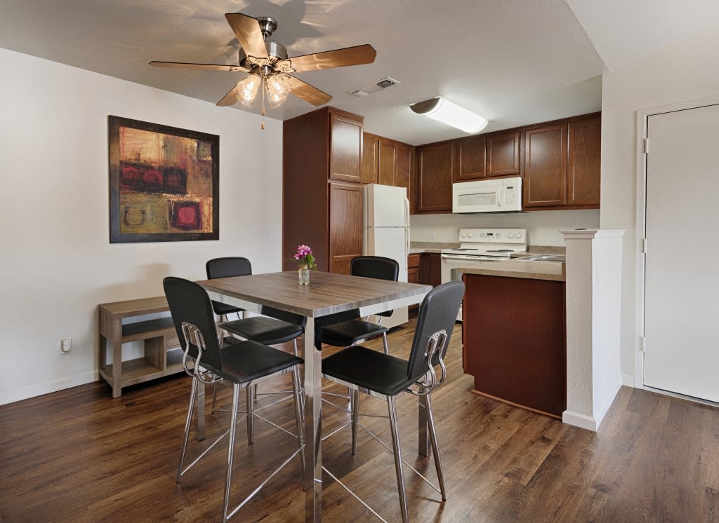 Lakeside Apartments Image 21