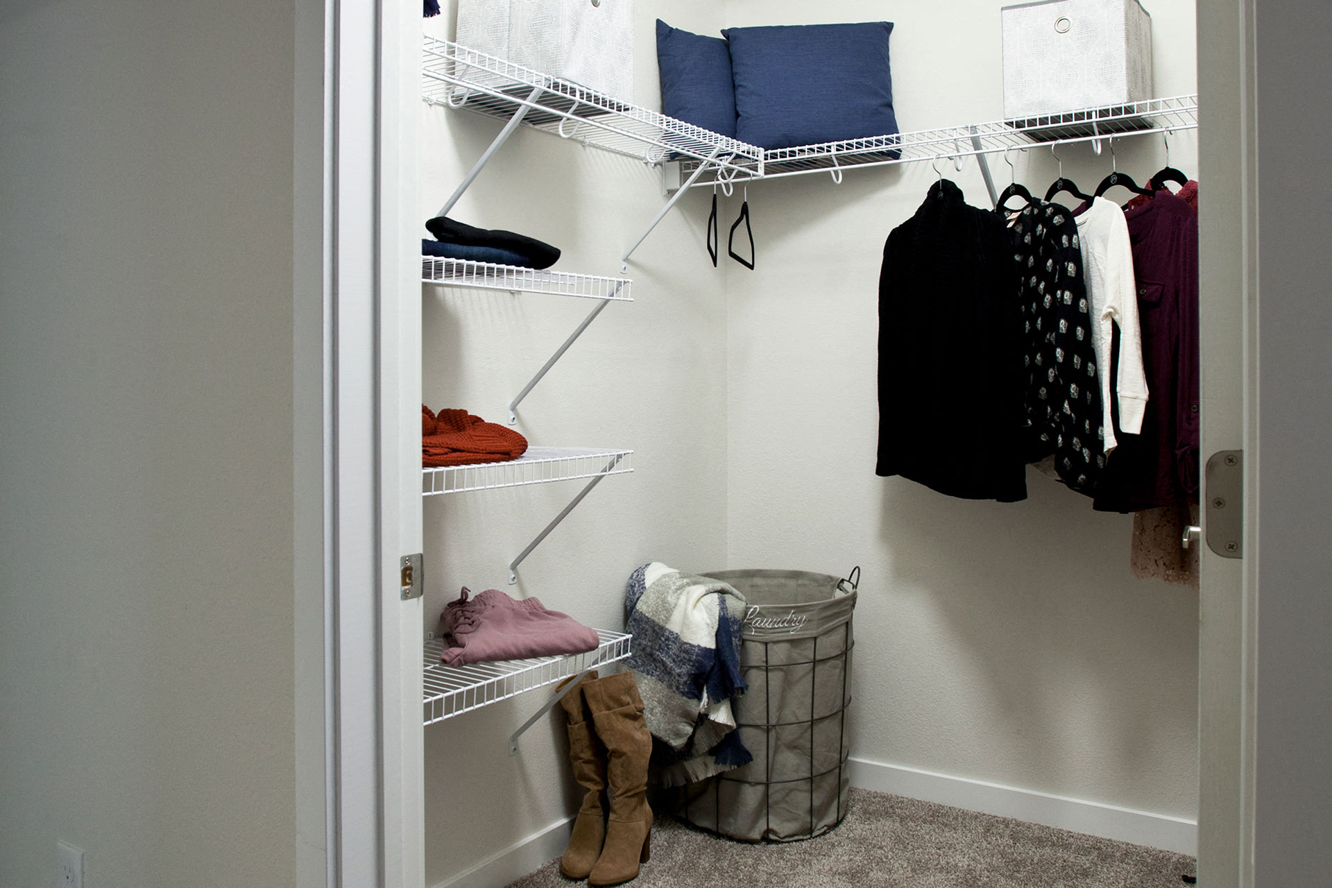 Walk-In Walk-In Closets