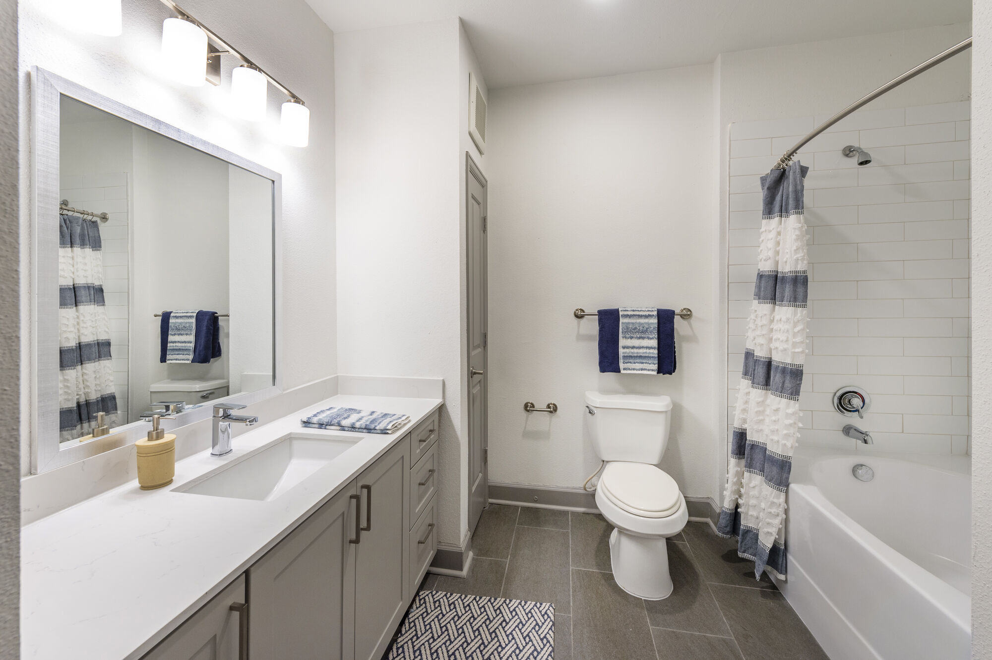 33ThirtyThree Image 6