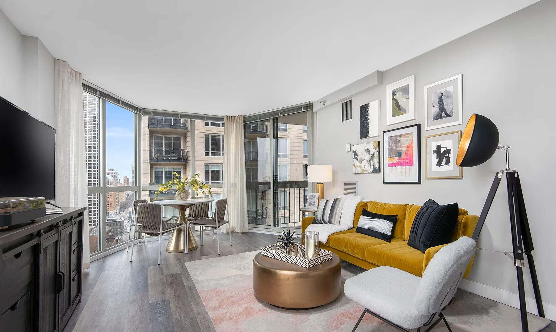 One East Delaware Image 3