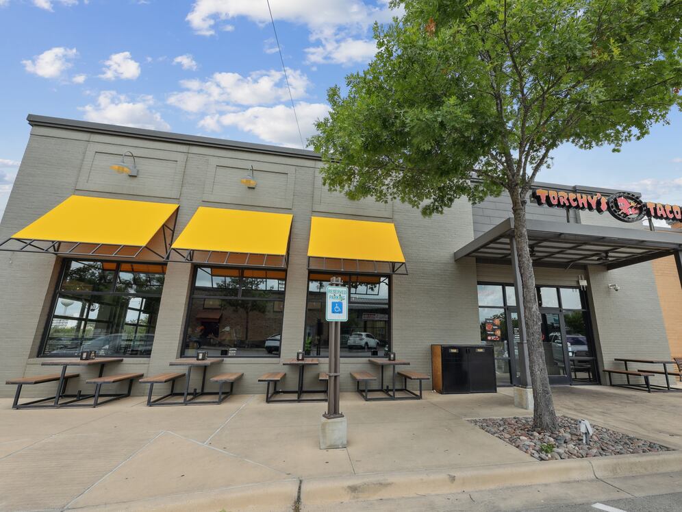 Close to Oaks at Lakeway with multiple dining options