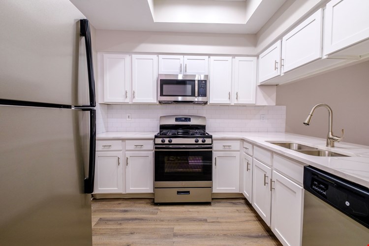 The Residence at Christopher Wren Apartments Image 5