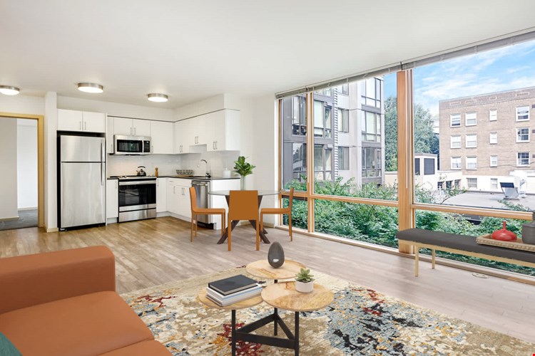 Chloe on Union Image 1