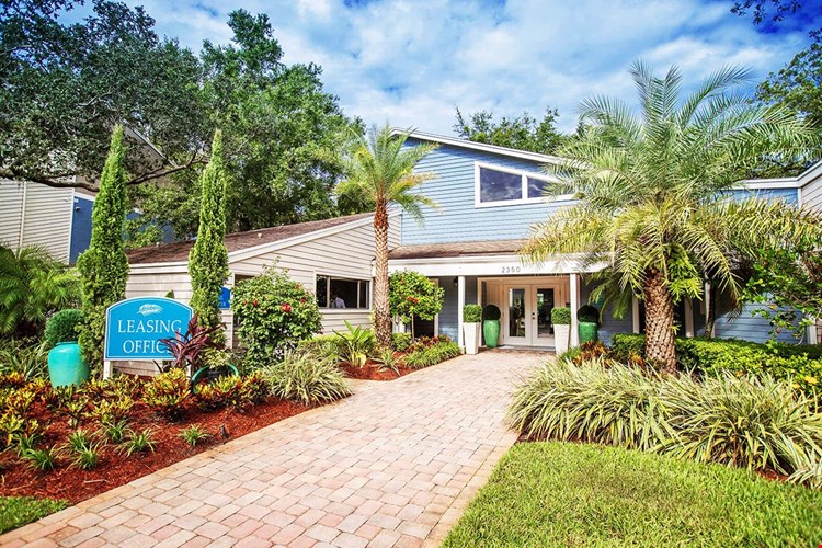 Our resident clubhouse/ leasing office features a business center.