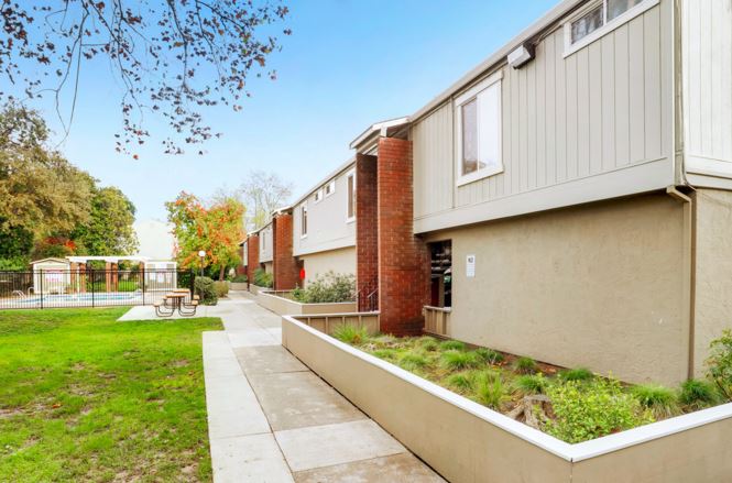 Castilian Apartments Image 5