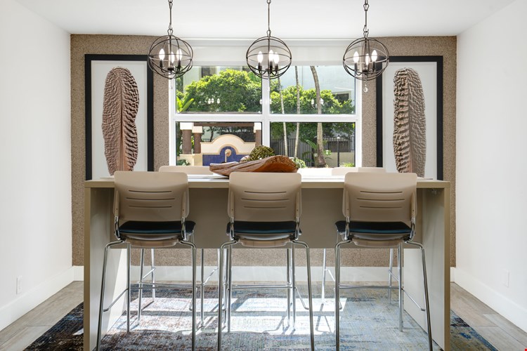 Emerald Palms Apartment Image 27