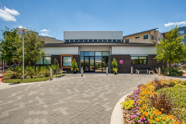 Yorktown Luxury Apartments Image 5