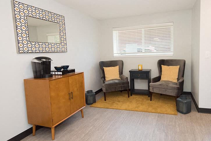 Royal Oaks Apartments Image 14