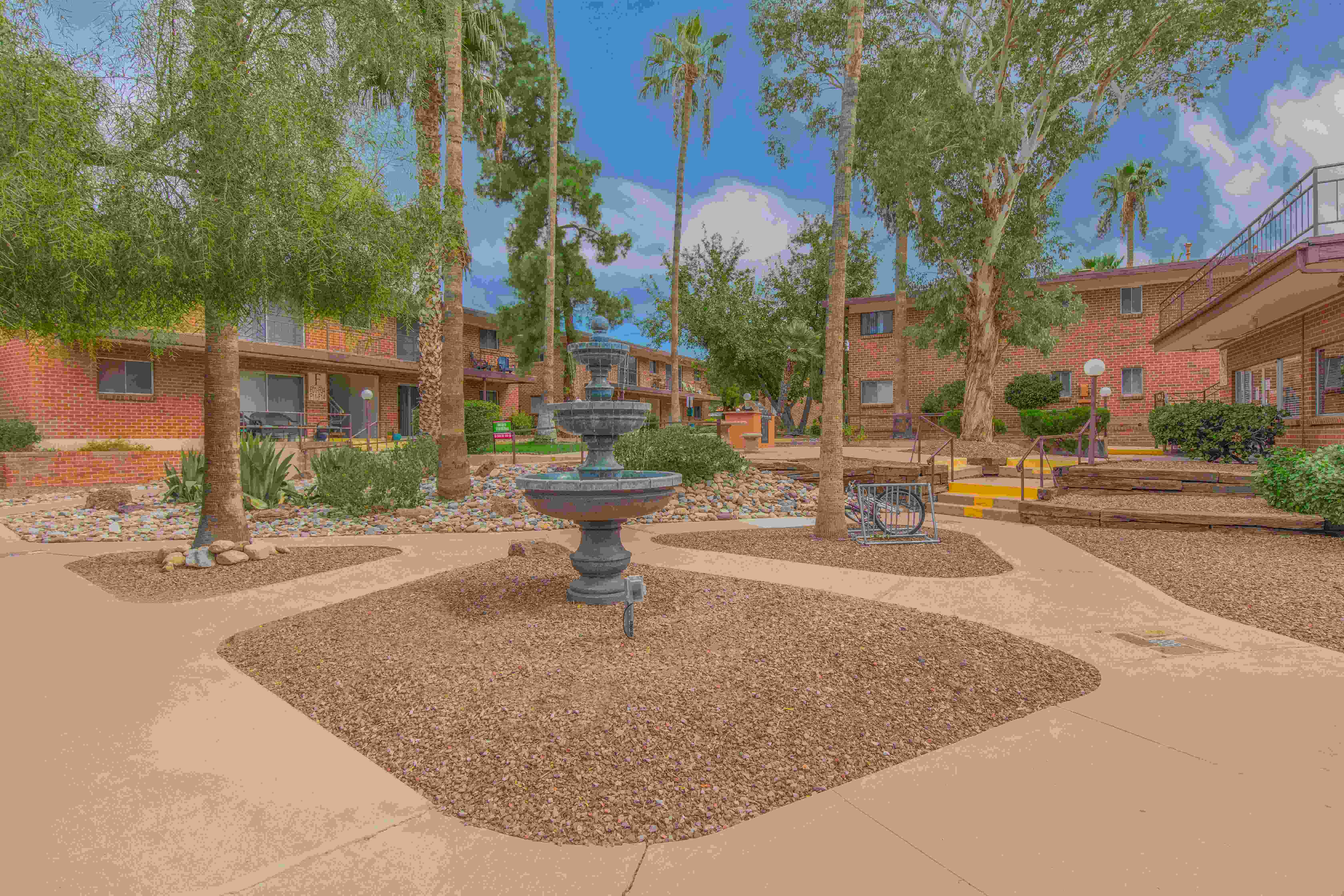 Country Club Apartments Image 21