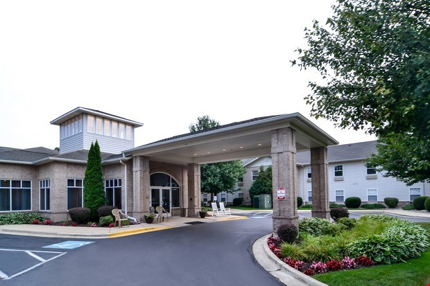 Cedarhurst at Edison Lakes Image 1