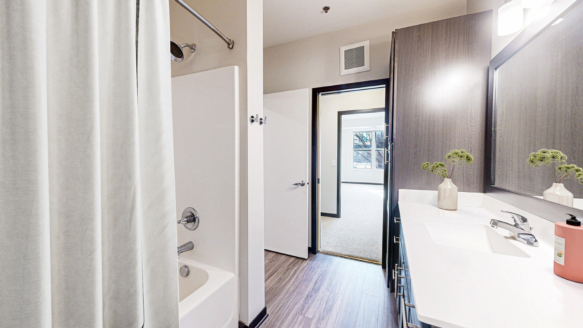 The Shoreham Apartments Image 43