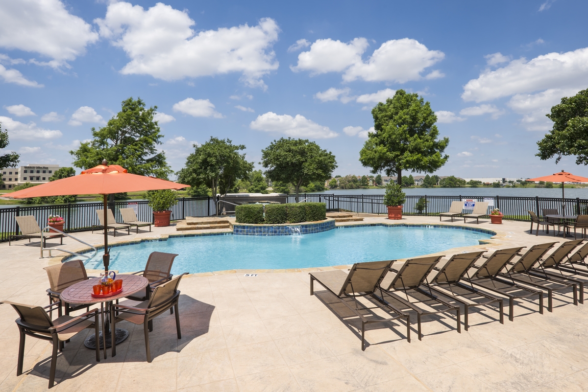 Crescent Cove At Lakepointe Image 6