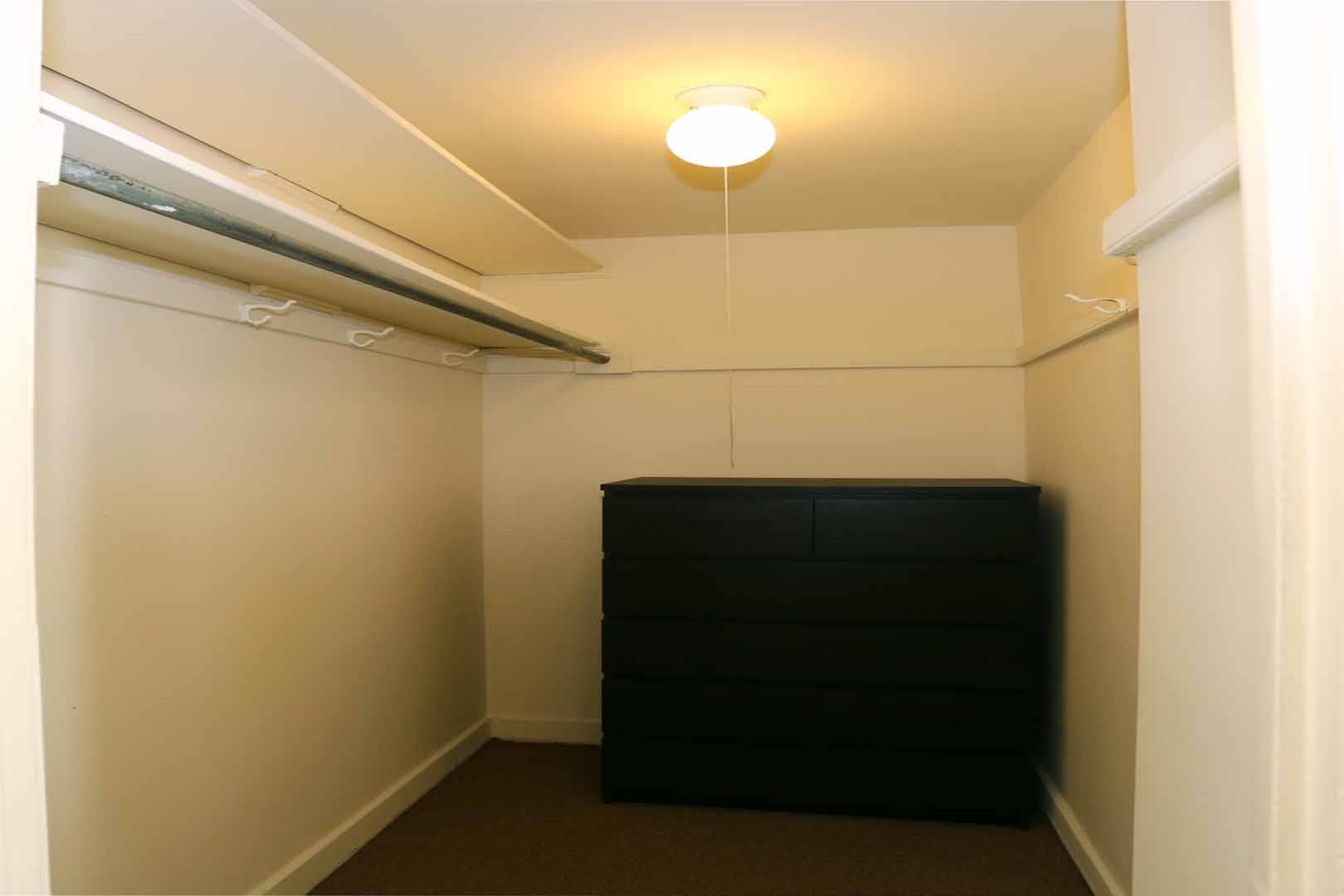 Canterbury Court Apartments Image 6