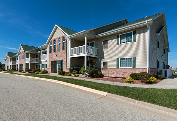 Waters Edge Apartments Image 1