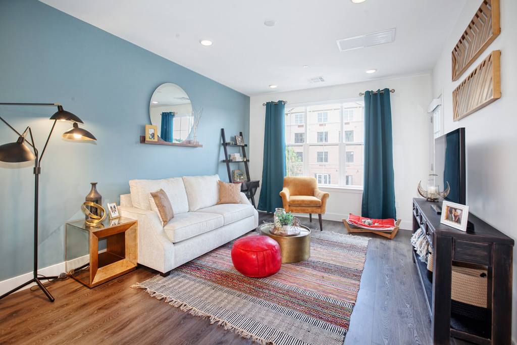 Vermella West Image 8