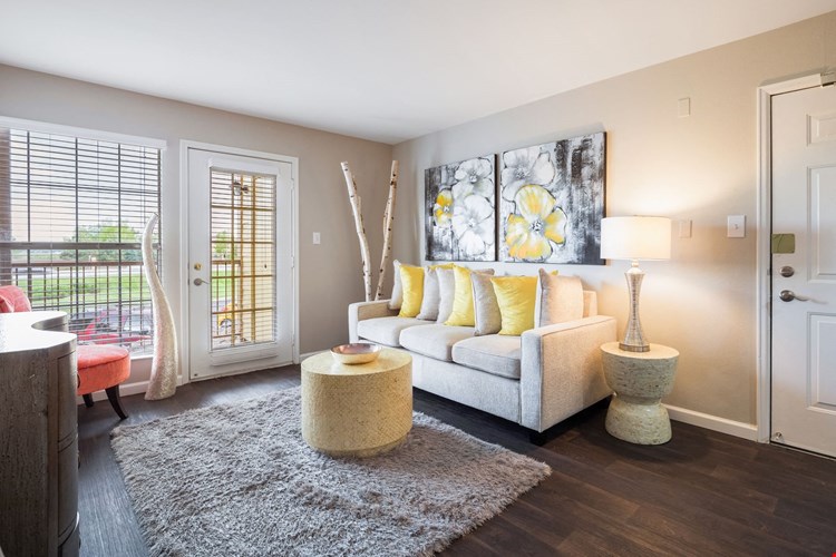 Reflections At Cherry Creek Apartments Image 7