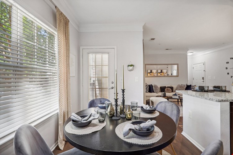 Lincoln at Fair Oaks Image 2