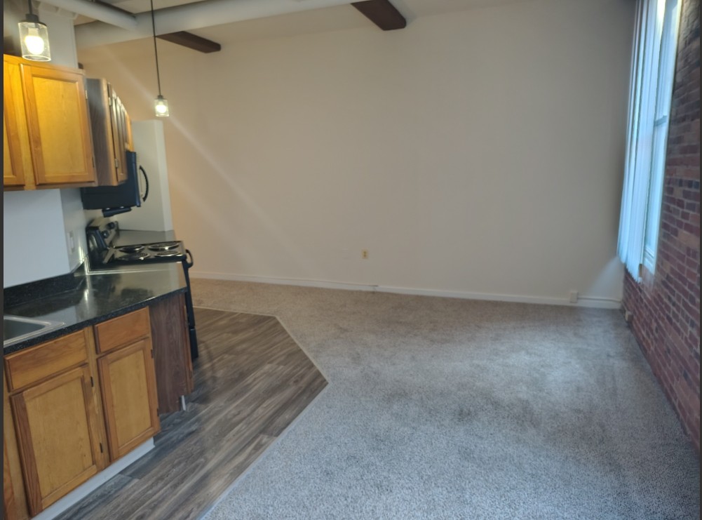 Marlboro Classic Apt & Redwood Square Image 180