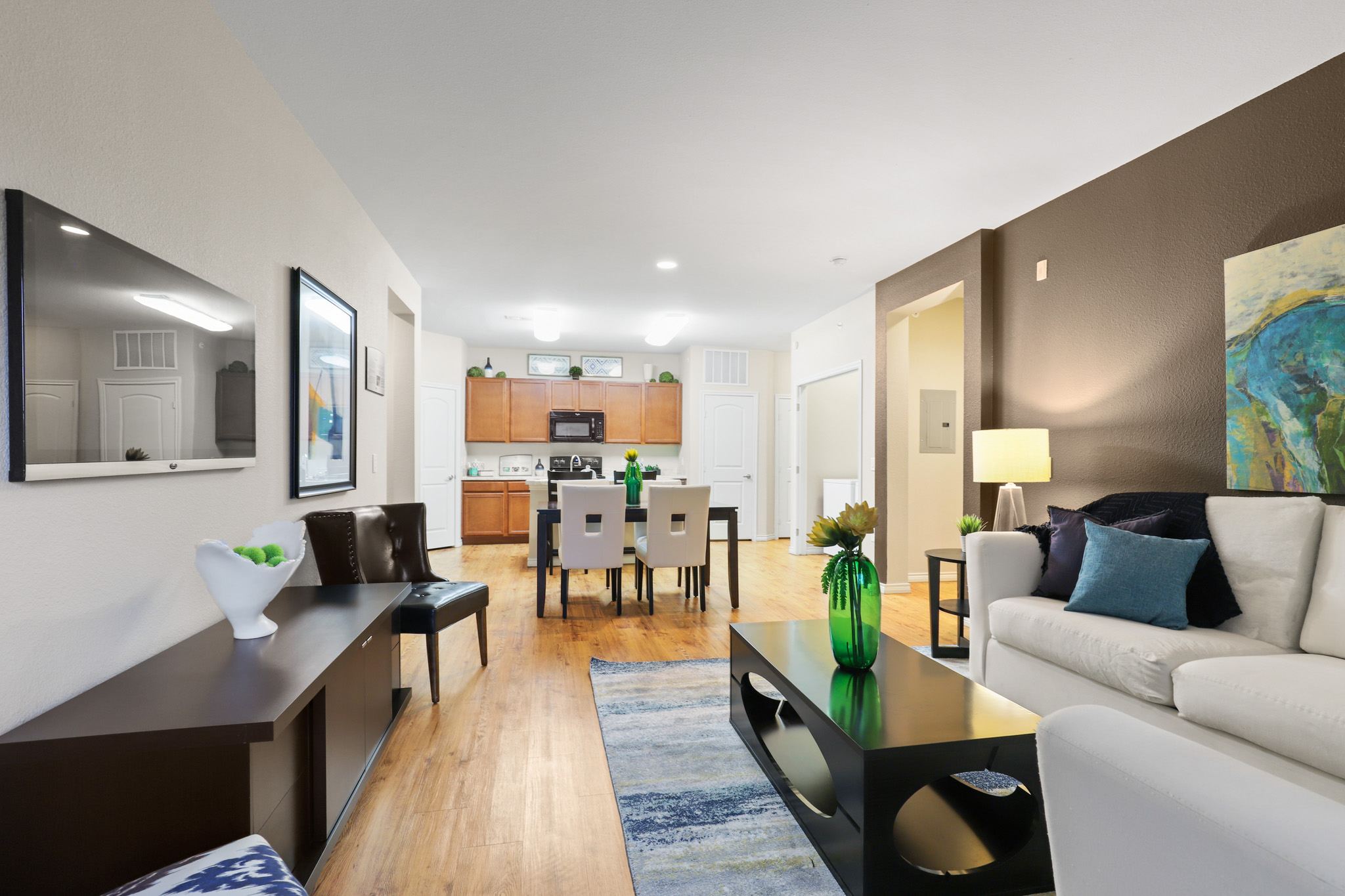 Solaire Apartment Homes Image 7