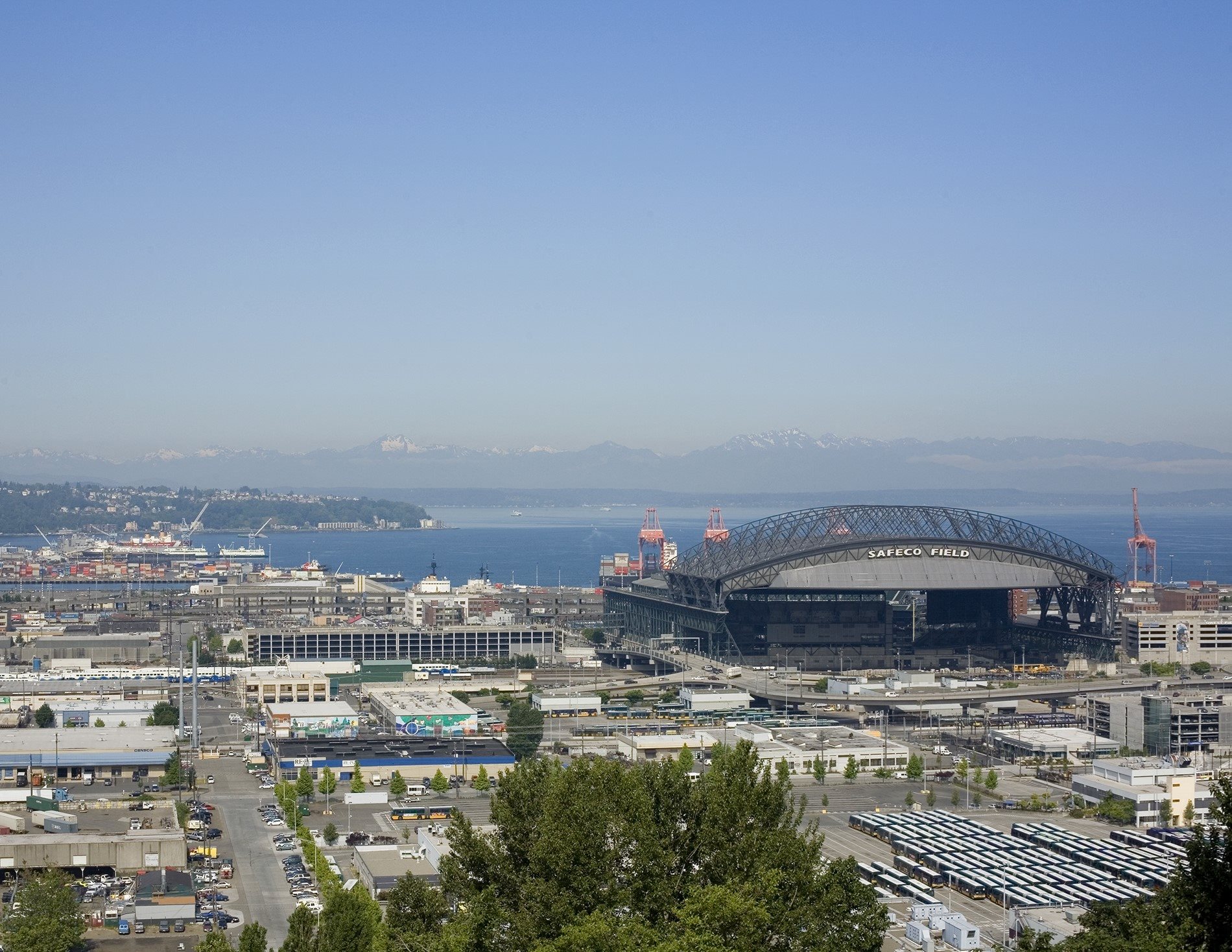 Beacon View Apartments Baseball Stadium  and City View