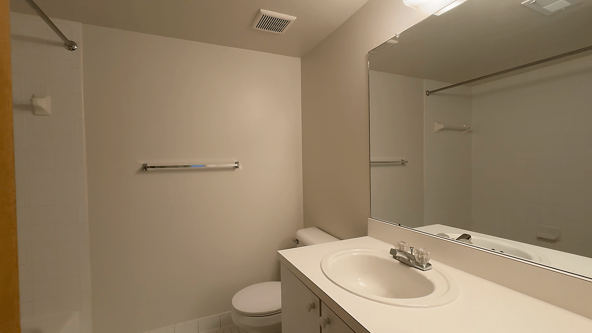 Lakeside Village Apartments Image 222