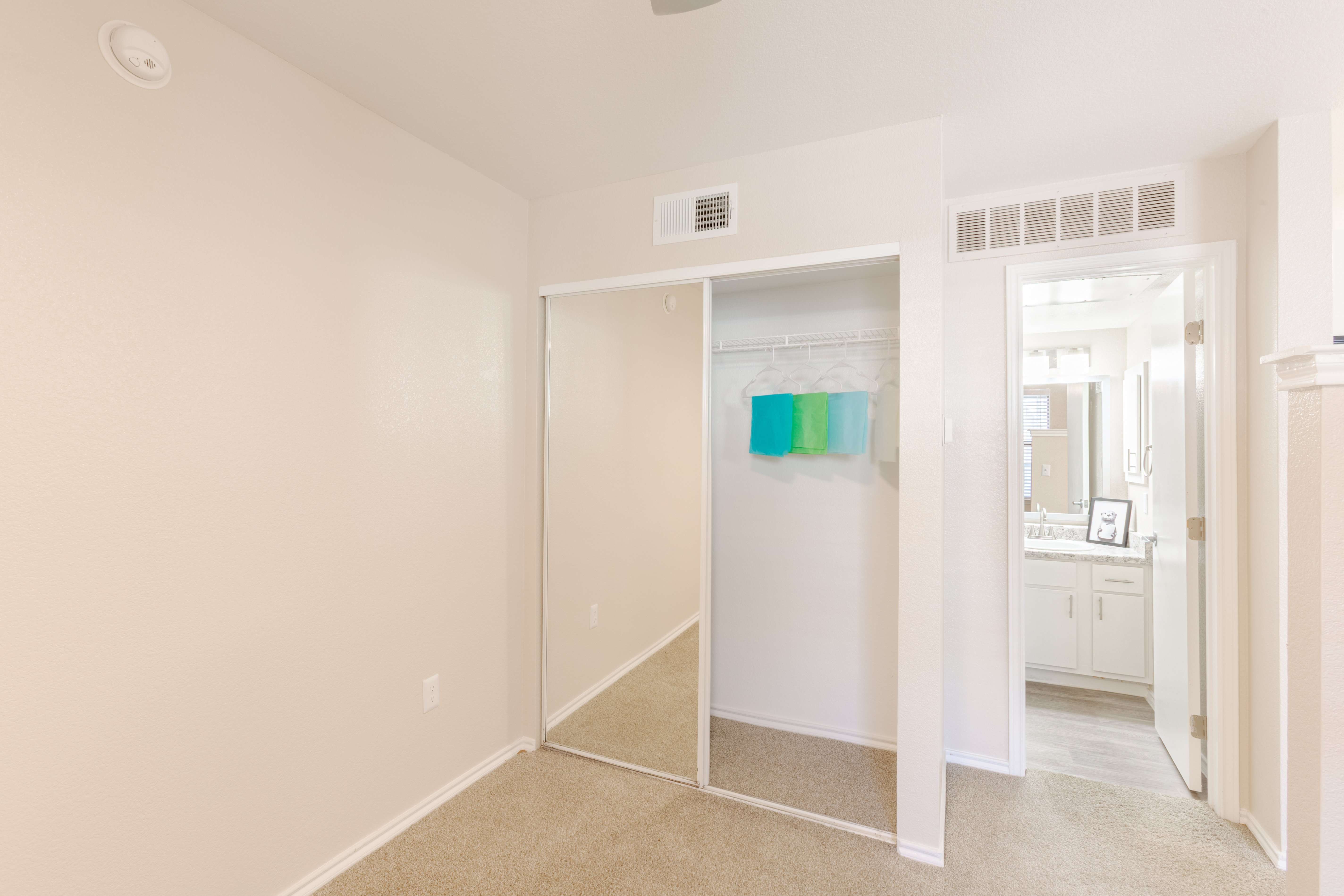 Riverwalk Luxury Apartments Image 17
